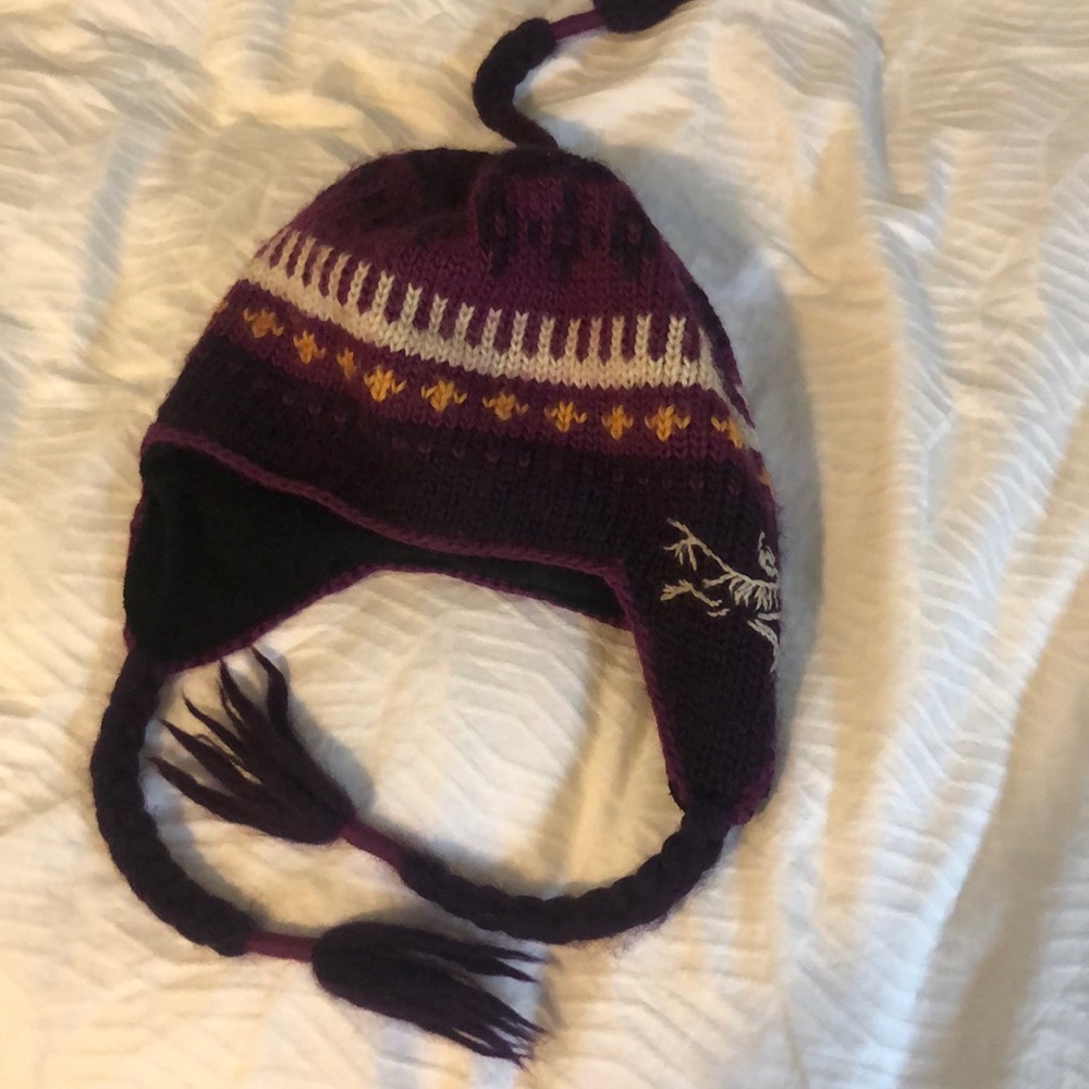 Arc’teryx purple and white beanie